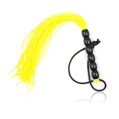 คอสเพลย์สําหรับผู้ใหญ่ และผู้หญิงที่มีขีดขี่ยาวมาก BDSM การตีขีดขี่สําหรับผู้ชาย